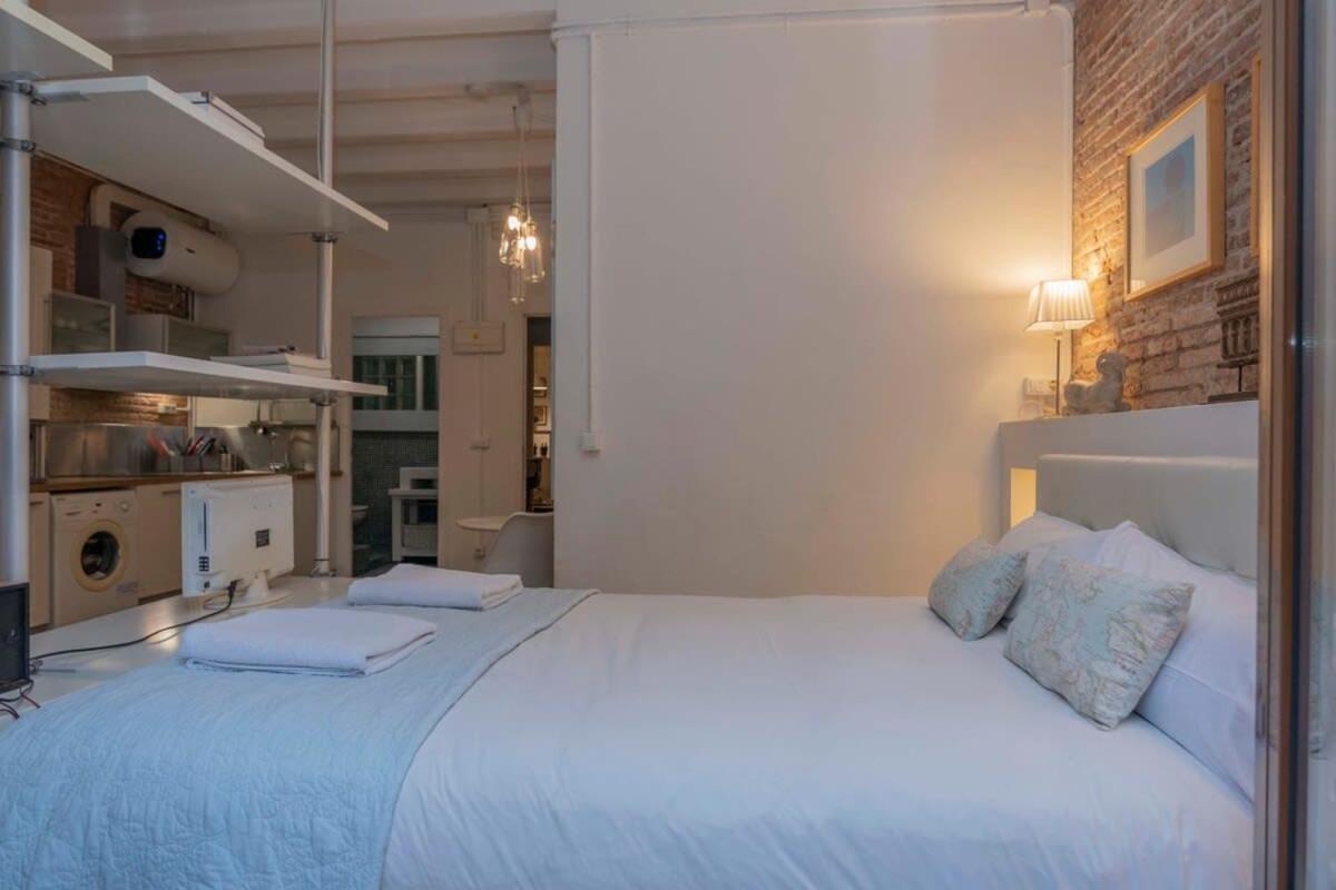 Exclusive 2 Bedroom Apartment In The City Center Барселона Экстерьер фото