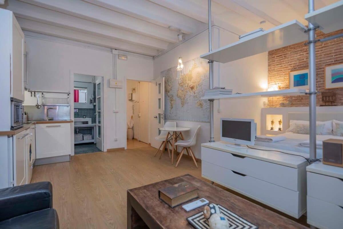 Exclusive 2 Bedroom Apartment In The City Center Барселона Экстерьер фото
