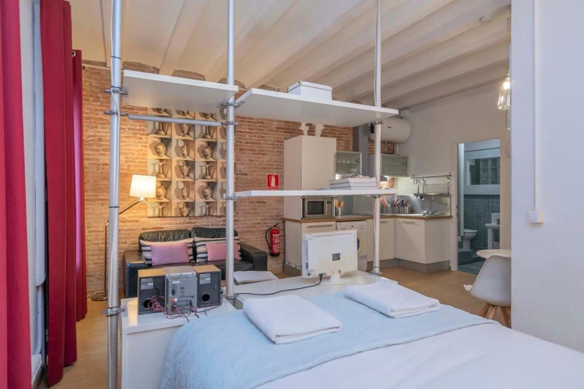Exclusive 2 Bedroom Apartment In The City Center Барселона Экстерьер фото