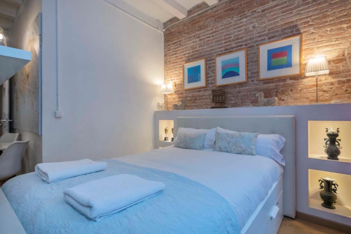 Exclusive 2 Bedroom Apartment In The City Center Барселона Экстерьер фото