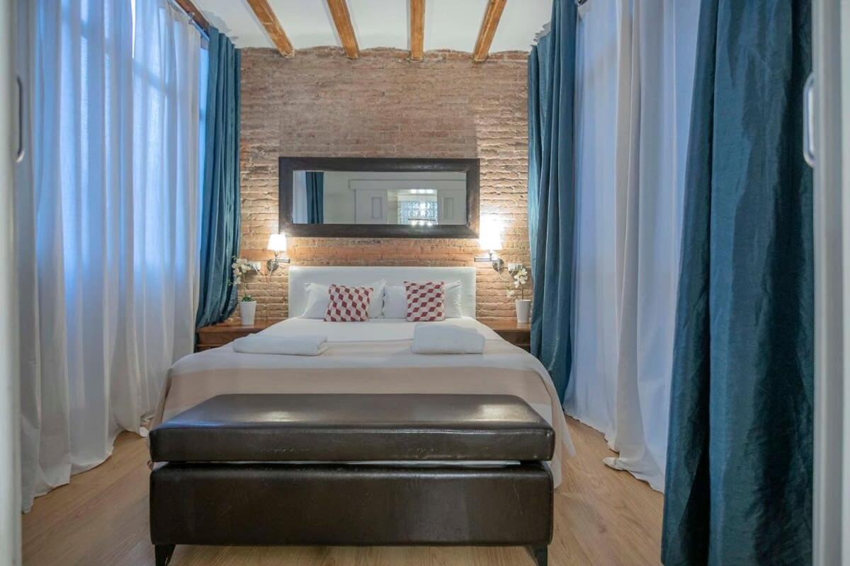Exclusive 2 Bedroom Apartment In The City Center Барселона Экстерьер фото