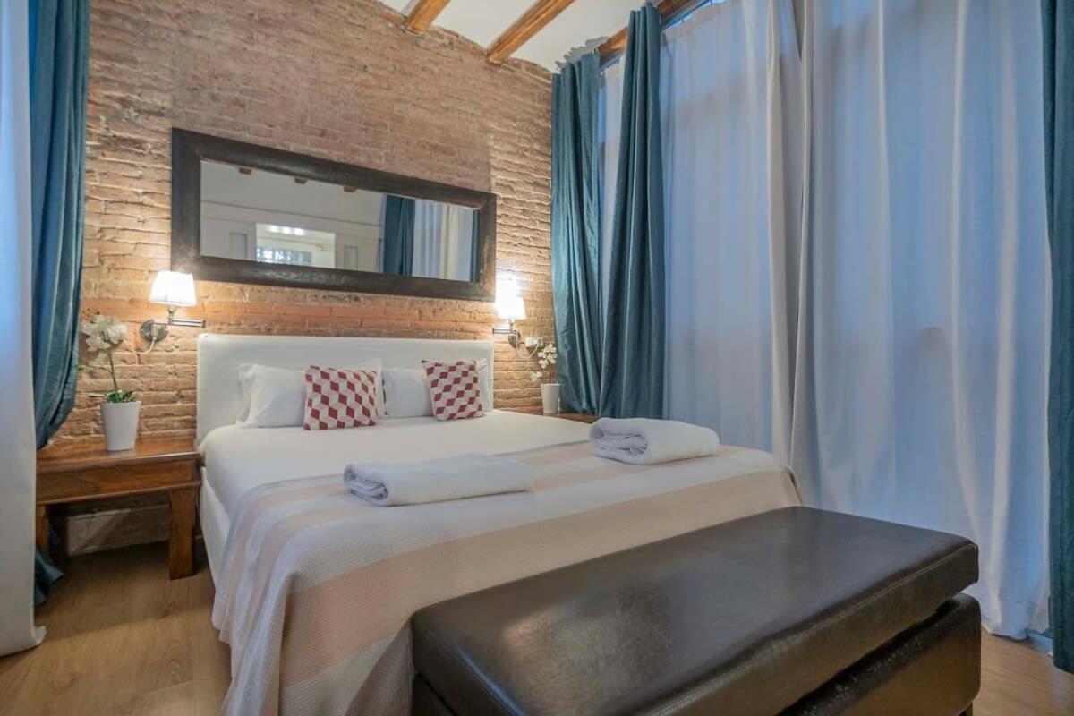 Exclusive 2 Bedroom Apartment In The City Center Барселона Экстерьер фото