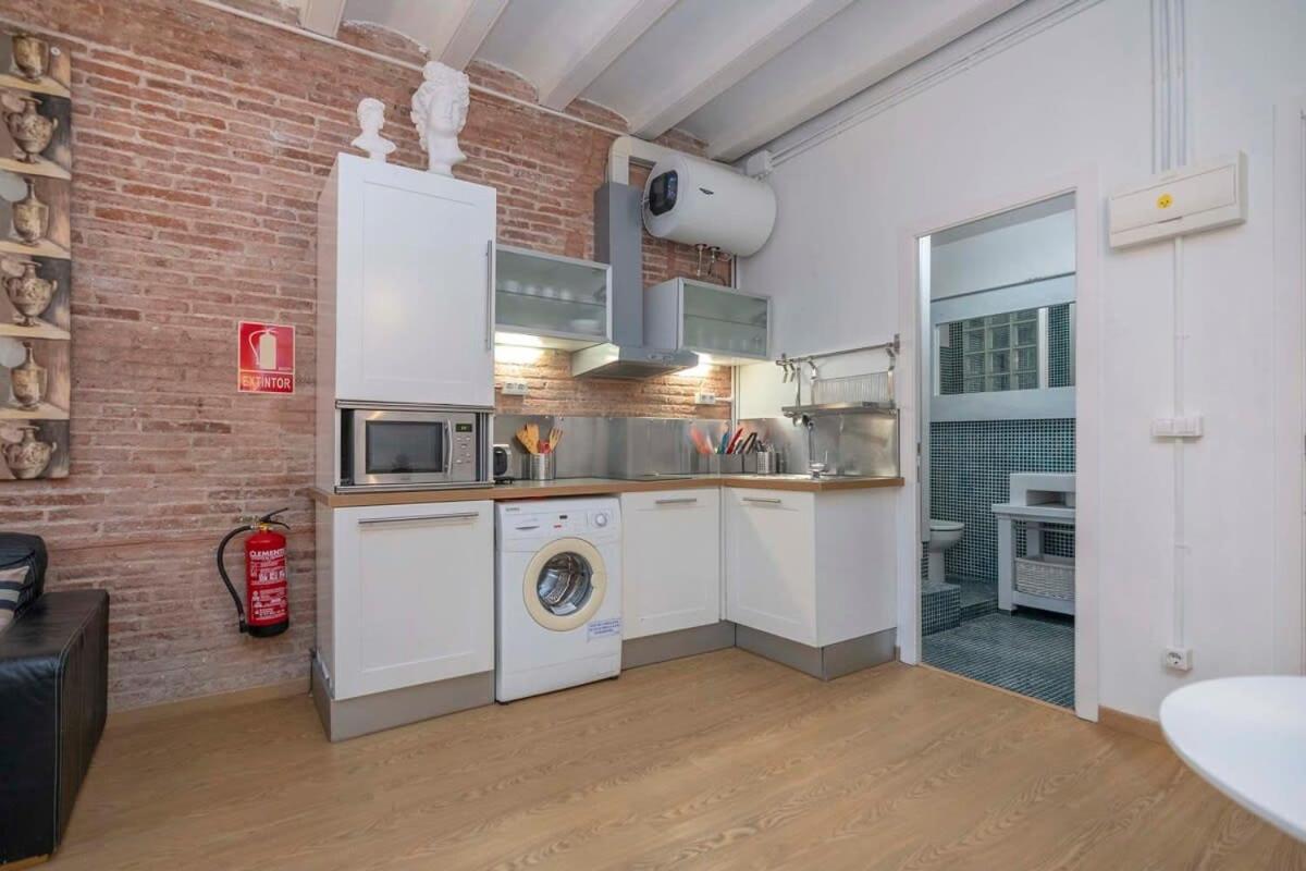 Exclusive 2 Bedroom Apartment In The City Center Барселона Экстерьер фото
