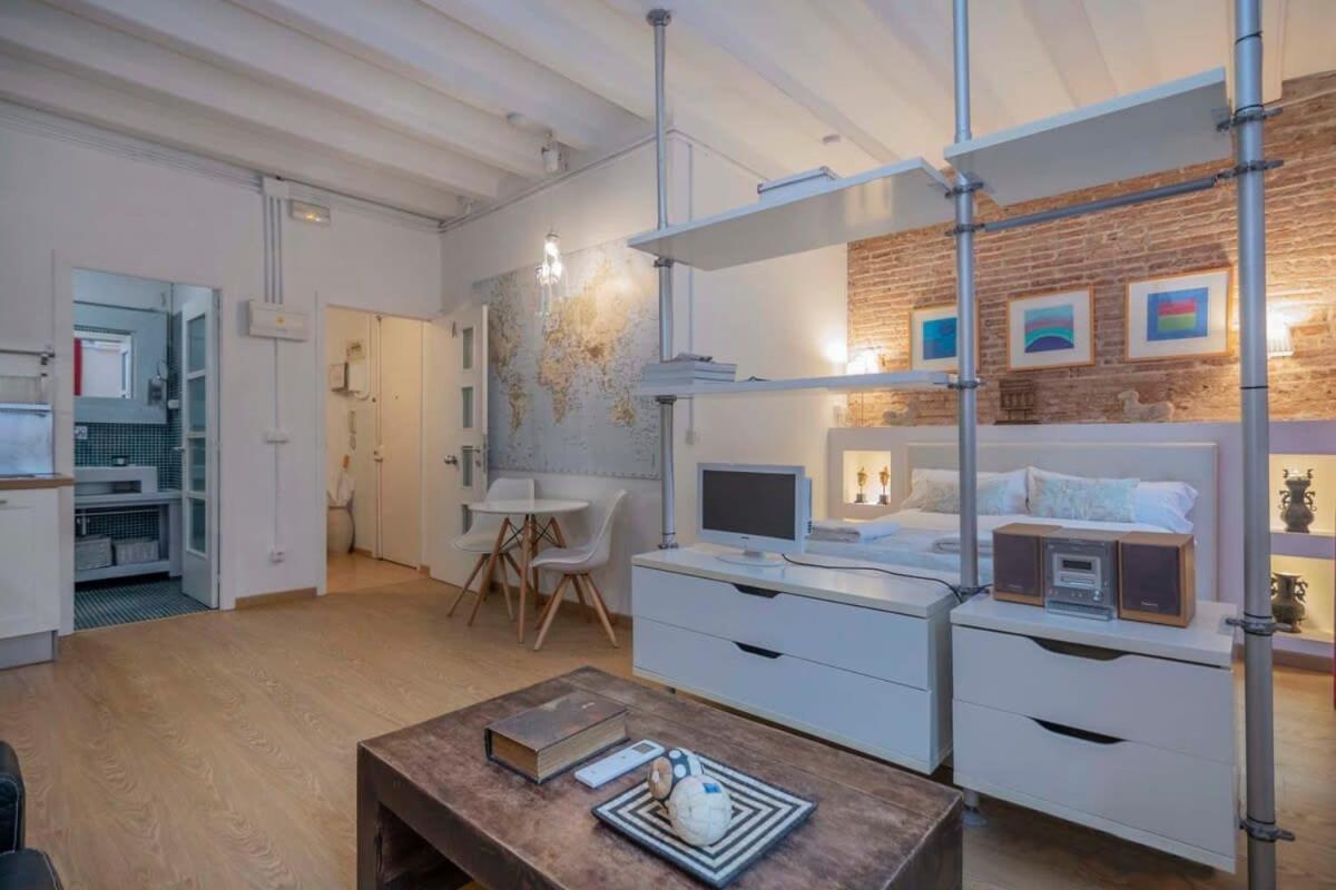 Exclusive 2 Bedroom Apartment In The City Center Барселона Экстерьер фото