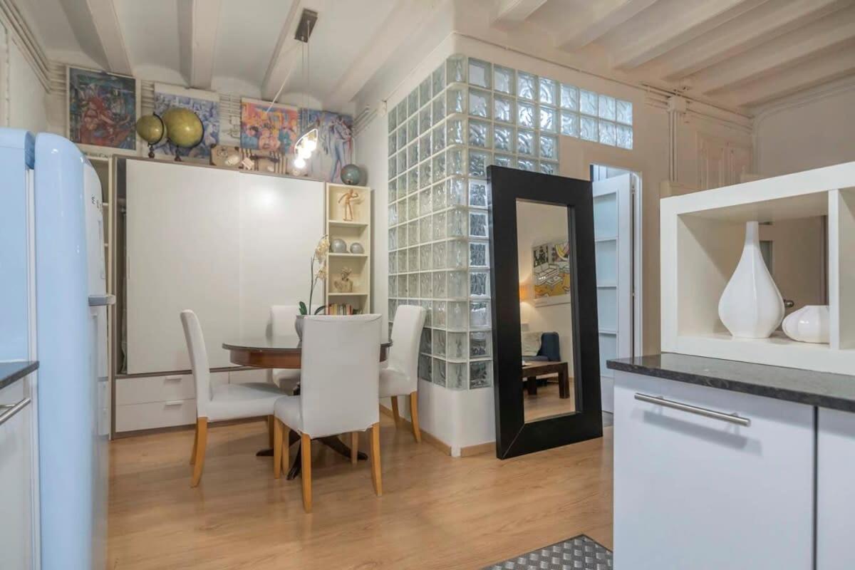 Exclusive 2 Bedroom Apartment In The City Center Барселона Экстерьер фото